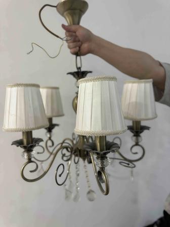 Продам люстру