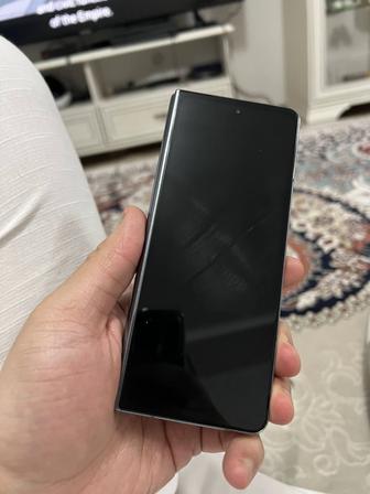 Samsung galaxy Z fold 4 256gb.