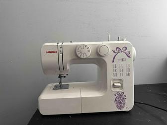 Продам швейную машину Janome 812