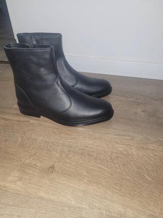 Зимние ботинки черная, кожанная