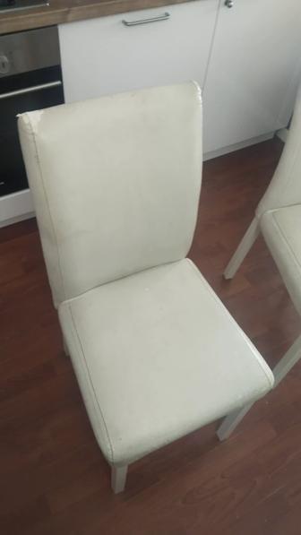 Продам стол кухонный и 4 стула