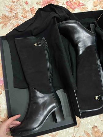 Черные кожаные женские сапоги с каблуком