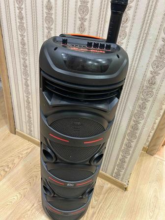 Колонка караоке с микрофоном