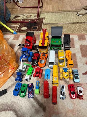 Продам игрушечные машинки (т)