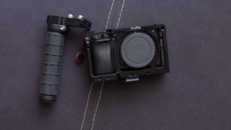 Фотокамера sony a6300 с тремя объективами