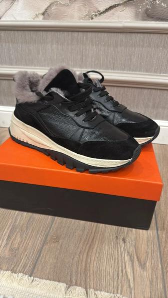 Кроссовки зимние женская