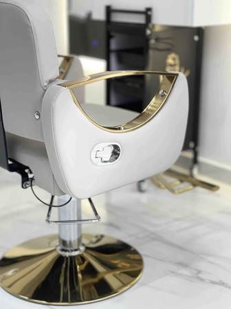 Продаются парикмахерские кресла 3 штуки б/у