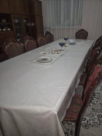 Стол и стулья