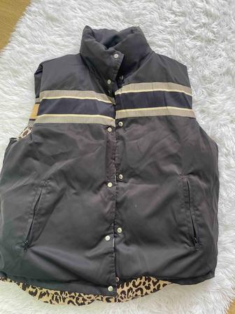 Продам безрукавку двухсторонний