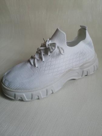 Легкие спортивные кроссовки с широким носком 41, 42