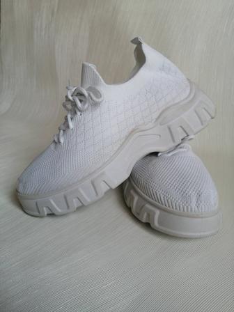 Легкие спортивные кроссовки с широким носком 41, 42