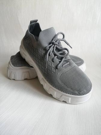 Легкие спортивные кроссовки с широким носком 41, 42