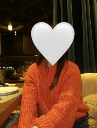 Продам яркую кофту или свитер