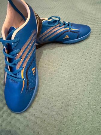 Продам новые бутсы для футбола на мальчика, 36 размер, адидас, оригинал