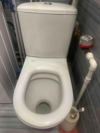 Продам унитаз с бочком