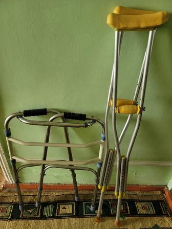 Продам ходунки и костыли