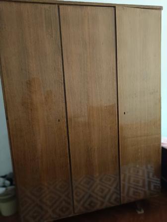 Срочно продам кровати и Шифоньеры