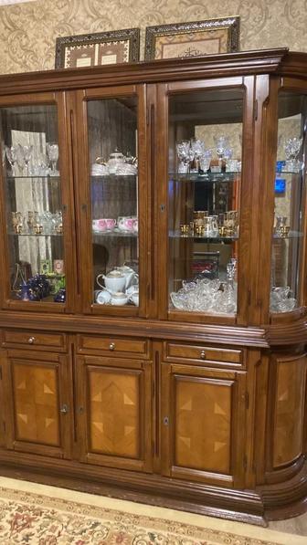 Продам деревянный сервант -стенка