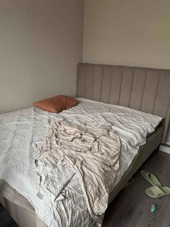 Двуспальная кровать