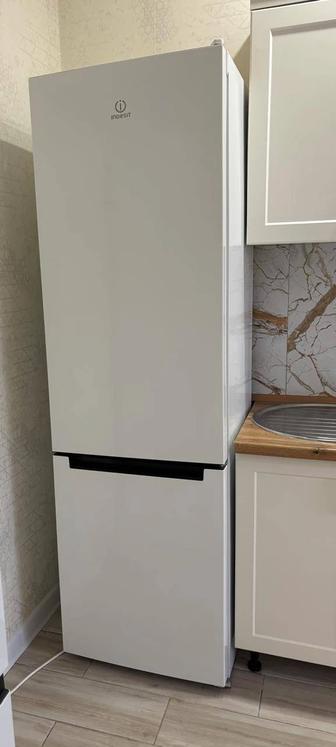 Продаётся прихожая шкаф , вытяжка , холодильник.