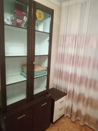 Шкаф и 2 тумбочки и стол большой