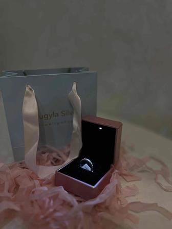 Серебряное кольцо 925 новое с камнем