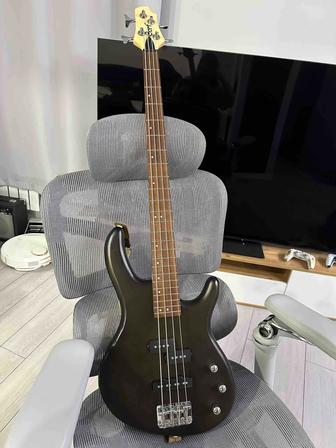 Продам басс гитару Cort Action PJ