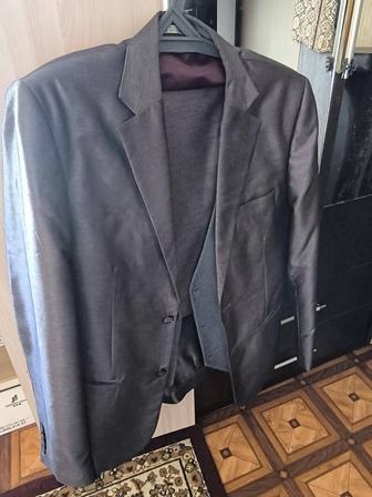 Продам мужской костюм. Цвет серый. Новый. Размер 46.