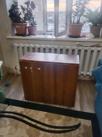 Продам стол книжный