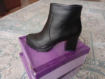 Продам кроссовки с мехом, женские сапожки, все новое