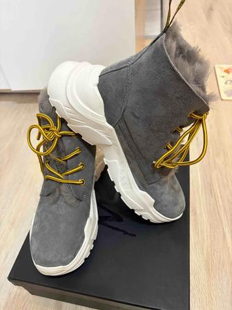 Продам кроссовки зима