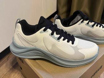 Продам новые кроссовки Anta
