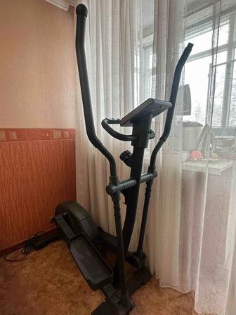 Продам эллиптический тренажёр для дома.