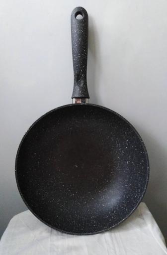 ПРОДАМ ДЁШЕВО СКОВОРОДКУ. Глубокую, 8х28см, Hasceher, Турция, бу