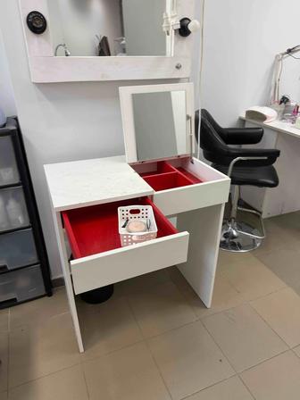 Визажный стол