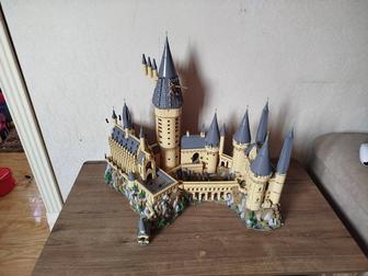 Продам собранный замок Lego Hogwarts