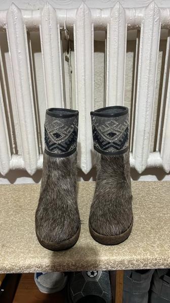 Продам женские унты