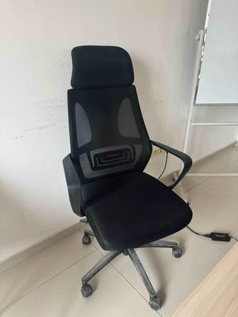 Стулья, парта, доска, кулер