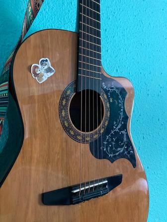Акустическая гитара