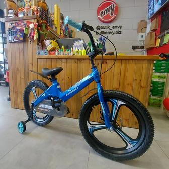 Двухколесный Детский велосипед Prego Литые диски 20. Боковые колесики.