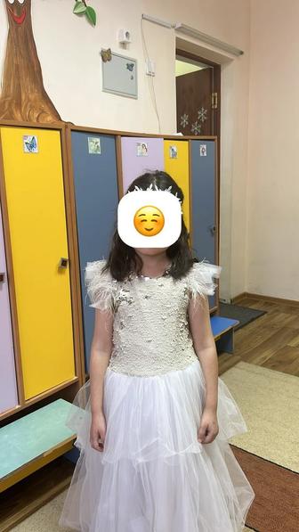 Продам белое платье нарядное