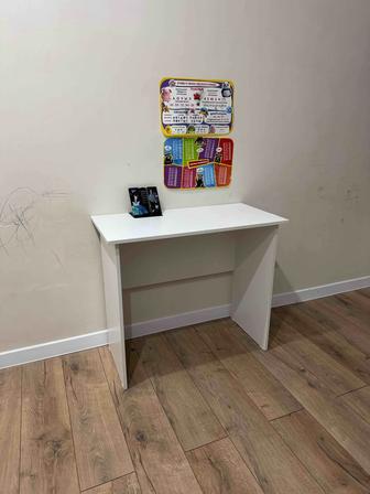 Продам стол письменный,для школьника.