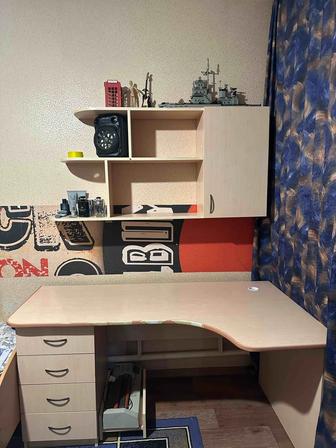 Продам стол для учебы / офиса