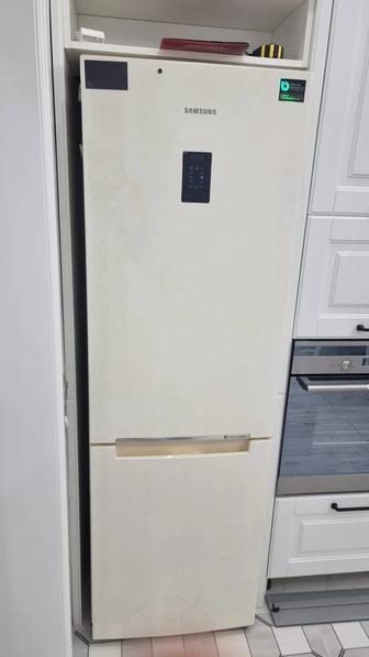 Продается холодильник Samsung