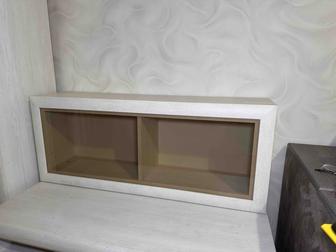 Полка навесная с дверцей