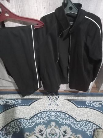 Продам женский спортивный костюм