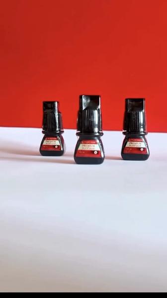 Материалы для наращивания ресниц клеи, пинцеты, патчи, палетки