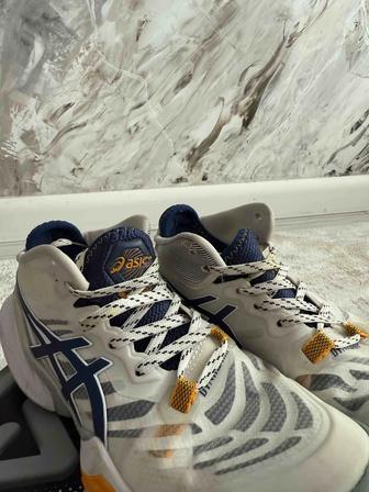 Кроссовки волейбольные