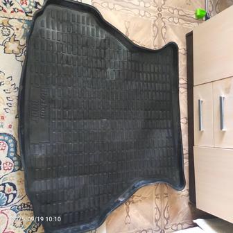 Продам коврик для багажника