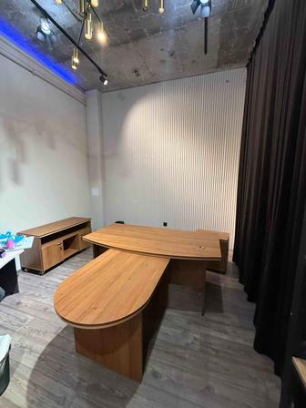 Комплект мебели руководителя стол, тумбочка